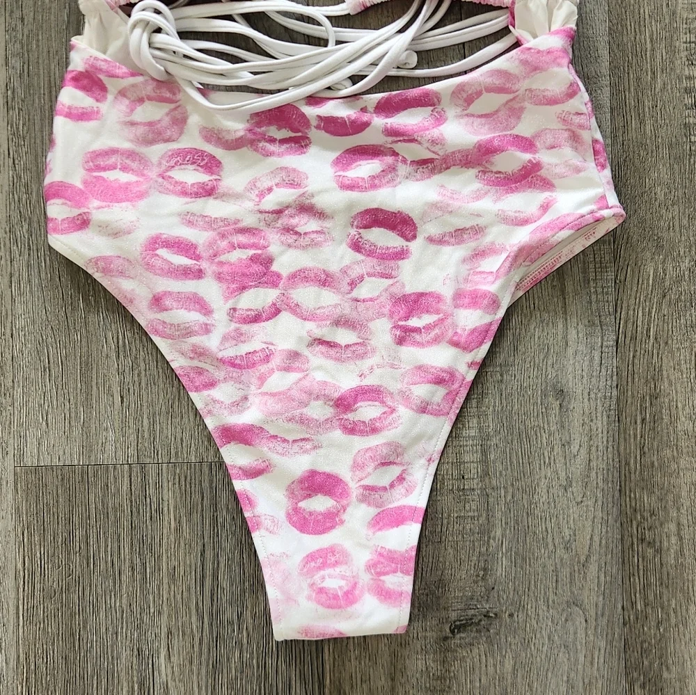 New!Frankies Bikini x Sydeney Sweeney Gemma Kiss Print One Piece‎ Swimsuit
